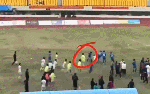 Cầu thủ Trung Quốc đánh nhau như xã hội đen Hong Kong