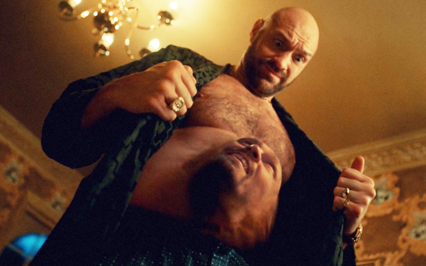 Trận quyền Anh kỳ lạ, cả 2 võ sĩ cùng rớt đài - Ảnh 1.