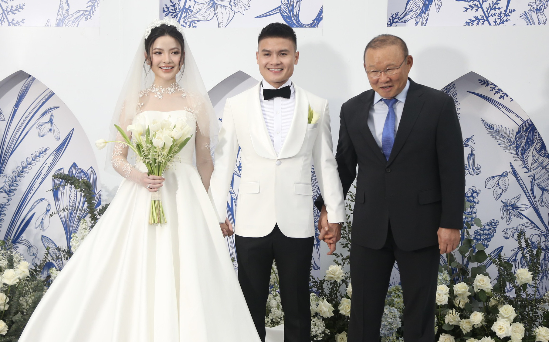 Nguyễn Quang Hải nhễ nhại mồ hôi, san sẻ yêu thương cùng ‘Mái ấm gia đình Việt’ - Ảnh 1.