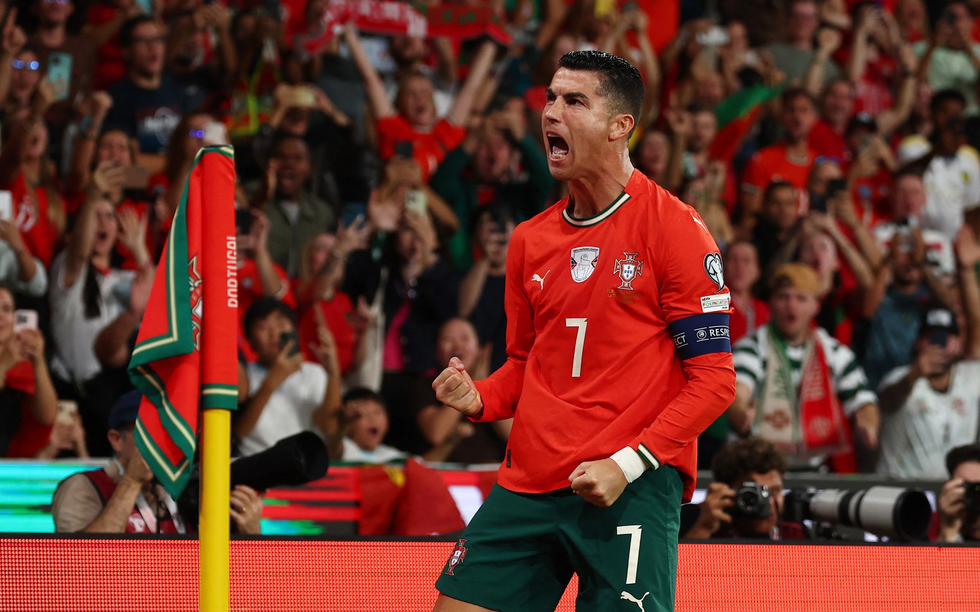 Messi, Yamal và Florian Wirtz tập luyện khác thường quảng cáo cho World Cup 2026 - Ảnh 1.