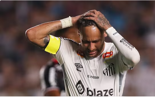 Bị đuổi vì dùng tay ghi bàn, Neymar cầu xin sự tha thứ - Ảnh 1.