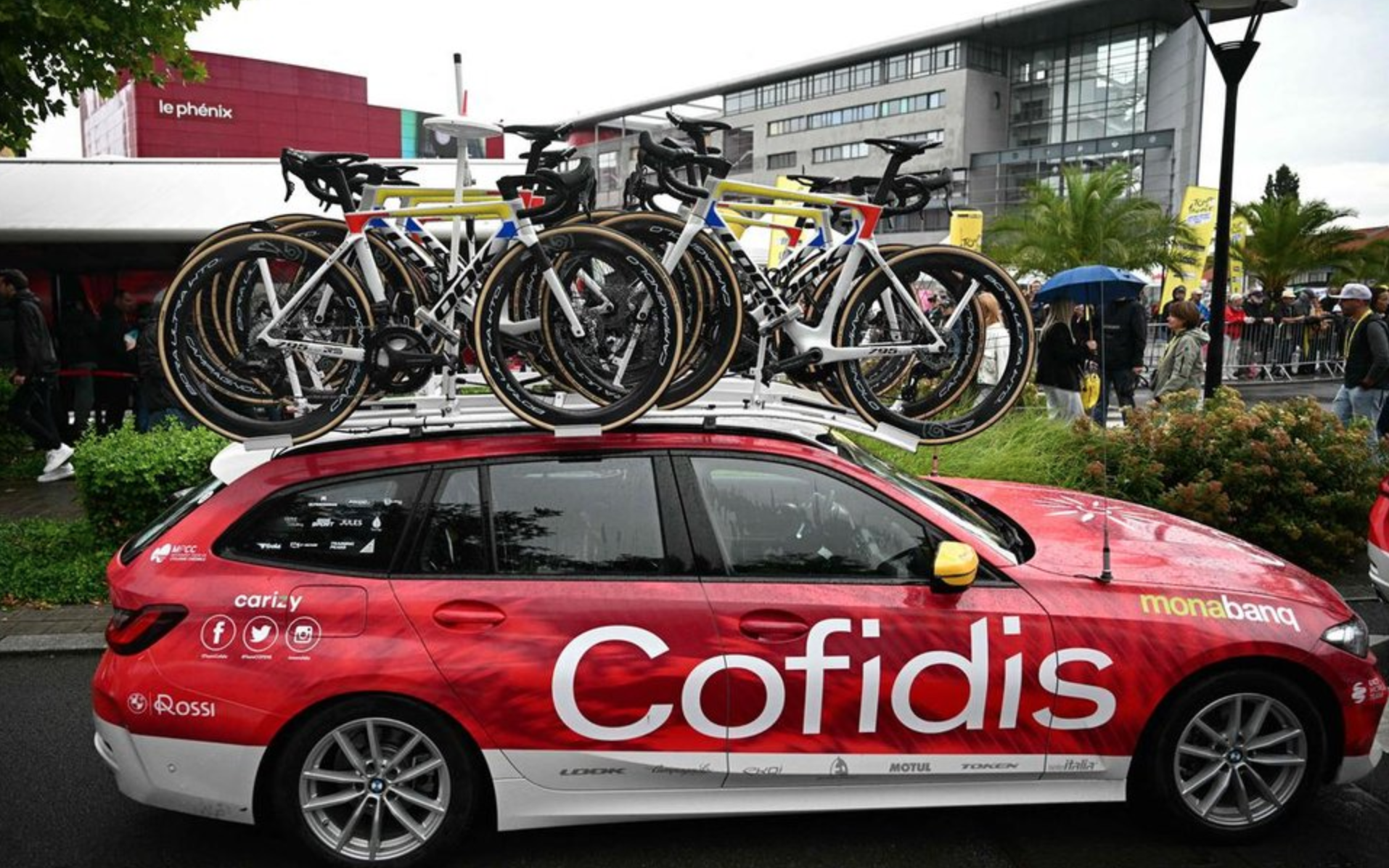 Lý do sao xe đạp giật biển cổ vũ khiến fan ngỡ ngàng ở Tour de France - Ảnh 1.