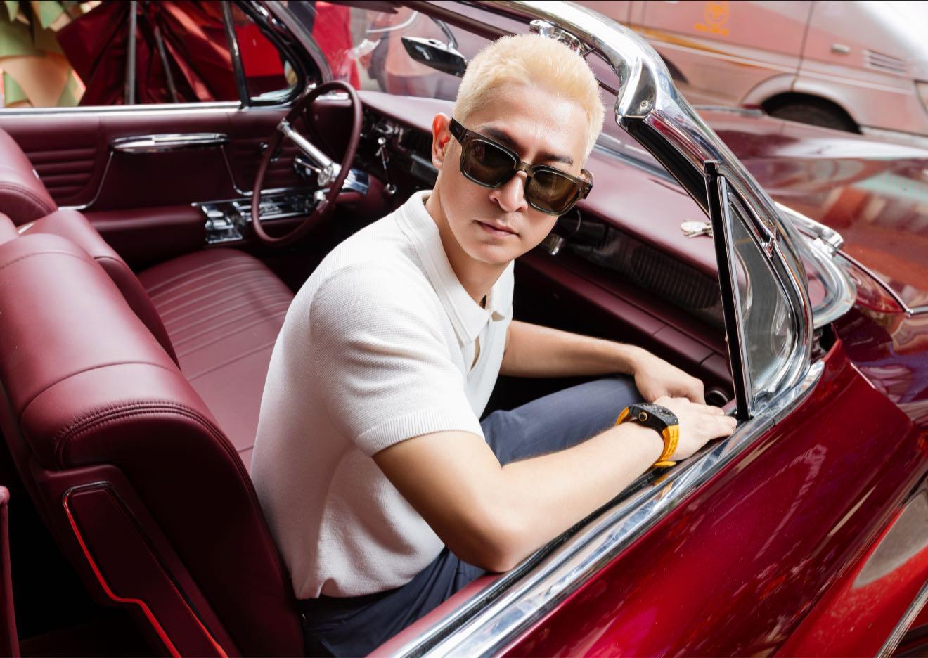 Huy Khánh khác lạ, được khen 'như trai 18' sau ly hôn vợ  - Ảnh 2.