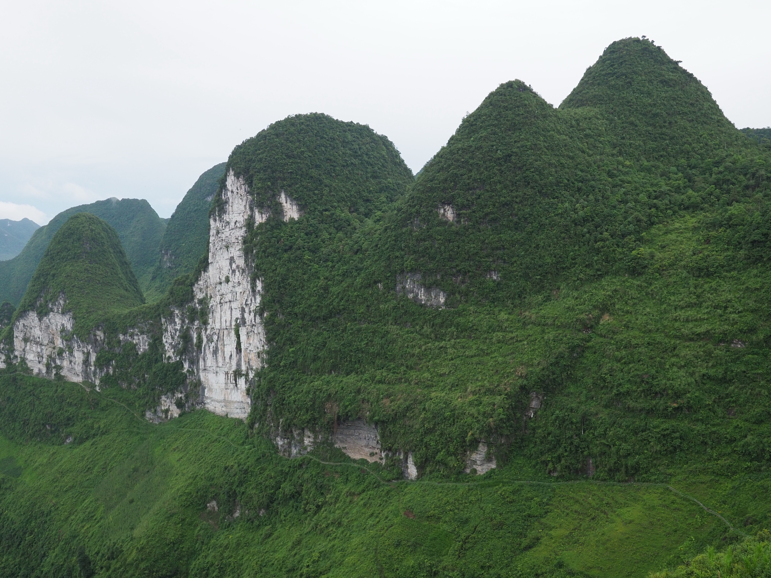 VÁCH ĐÁ TRẮNG - CHỐN NGỦ VIEW NGHÌN TỈ - Ảnh 2.