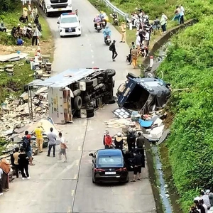 Tai nạn hy hữu và những tình huống vi phạm trên đường