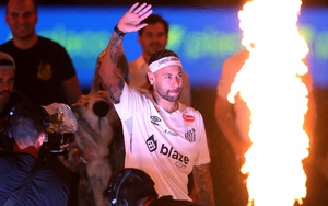 Bị CĐV réo tên người yêu cũ, Neymar đáp trả bằng 'siêu phẩm' - Ảnh 1.