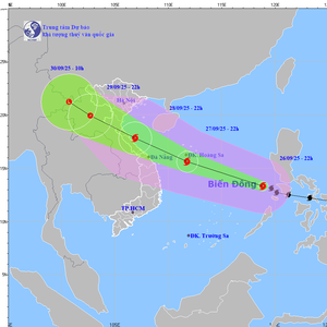 Mưa lũ, sạt lở miền Trung
