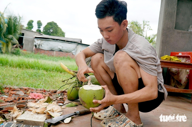 Trúng tuyển, nam sinh viên đi… phụ hồ, và ‘ông Bụt’ hiện ra với 10 triệu đồng: Đóng học phí đi con! - Ảnh 5.
