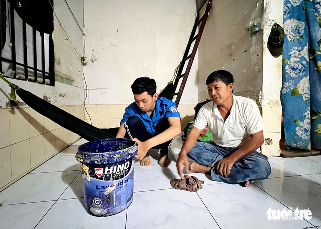 Trúng tuyển, nam sinh viên đi… phụ hồ, và ‘ông Bụt’ hiện ra với 10 triệu đồng: Đóng học phí đi con! - Ảnh 6.