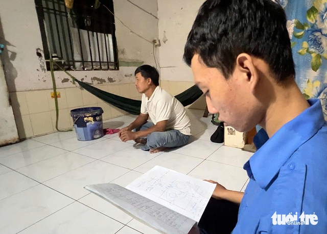 Trúng tuyển, nam sinh viên đi… phụ hồ, và ‘ông Bụt’ hiện ra với 10 triệu đồng: Đóng học phí đi con! - Ảnh 8.