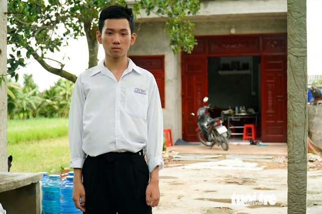 Trúng tuyển, nam sinh viên đi… phụ hồ, và ‘ông Bụt’ hiện ra với 10 triệu đồng: Đóng học phí đi con! - Ảnh 10.