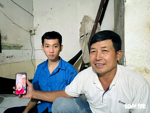 Trúng tuyển, nam sinh viên đi… phụ hồ, và ‘ông Bụt’ hiện ra với 10 triệu đồng: Đóng học phí đi con! - Ảnh 14.