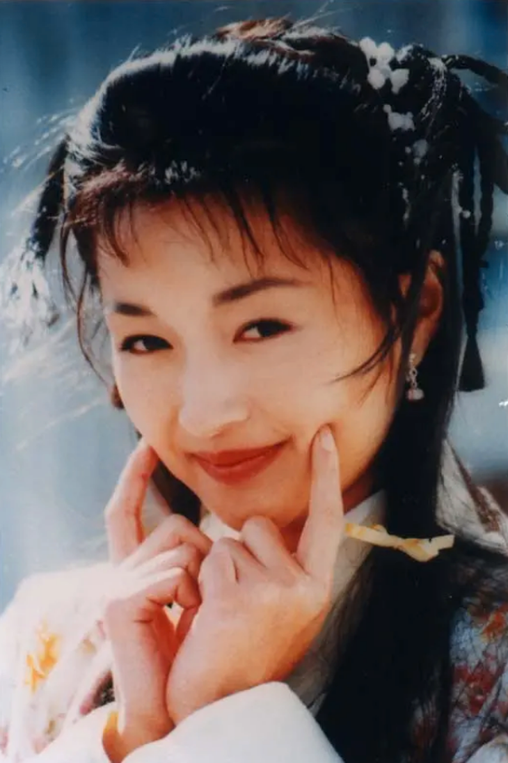 Mỹ nhân ‘Thần điêu đại hiệp 1995' Lý Ỷ Hồng lận đận kiếm sống ở tuổi 50