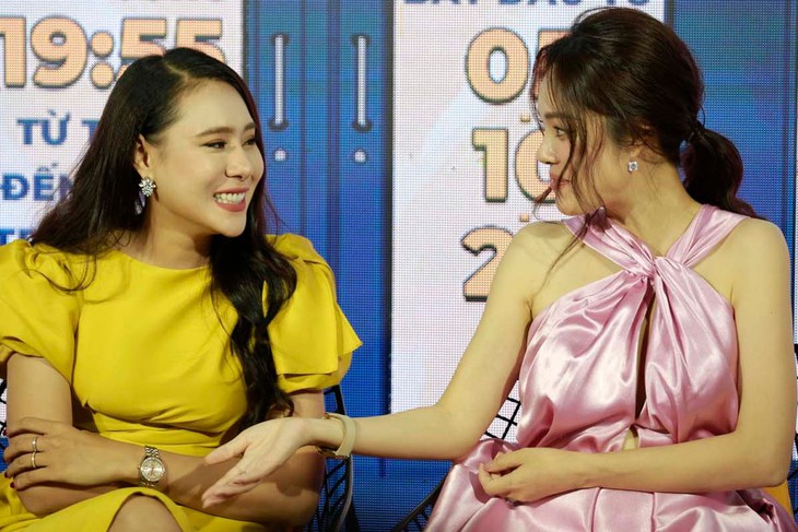 Hồ Bích Trâm bị Dương Cẩm Lynh tát 4 phát trời giáng khi đóng "Bánh mì ông Màu"