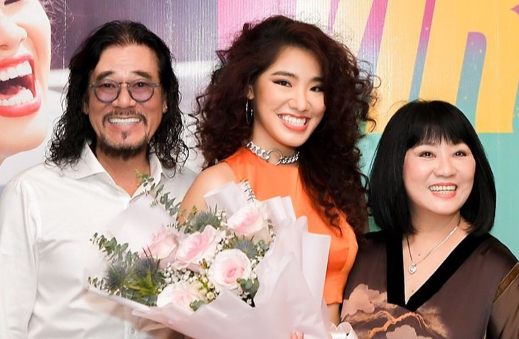 Vừa ra mắt MV đầu tay, con gái Cẩm Vân được khen giống Janet Jackson