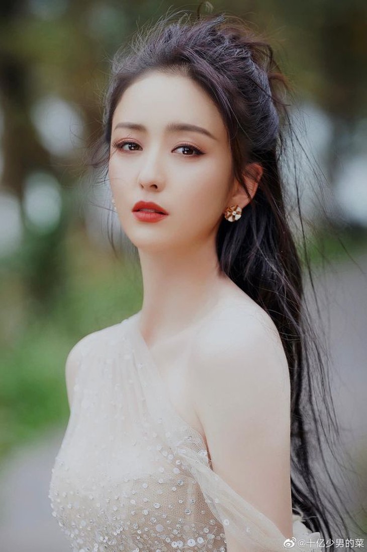 Đồng Lệ Á chi gần 300 tỉ tậu dinh thự xa hoa như lâu đài tại Úc