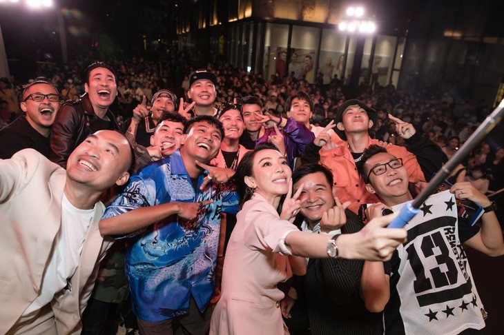 Thu Trang đọc rap trên nền nhạc phim, Tiến Luật chỉ biết cười trừ