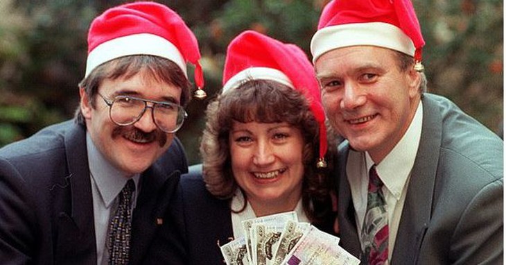 Nhận quà Giáng sinh bằng tờ vé số, người phụ nữ trúng luôn độc đắc