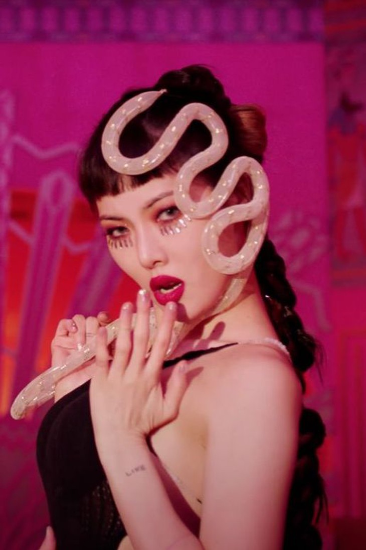 Không có cảnh nóng, loạt MV bị gắn nhãn 18+ khiến HyunA hoang mang