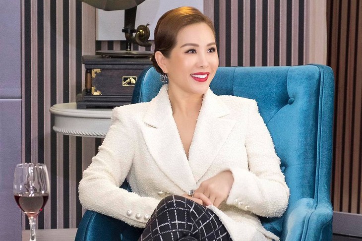 Hoa hậu Thu Hoài cùng dàn sao đồng loạt lên án PR trá hình tiền ảo