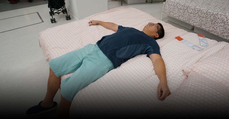 'Tang ping' là lối sống gì mà giới trẻ Trung đua nhau đu trend?