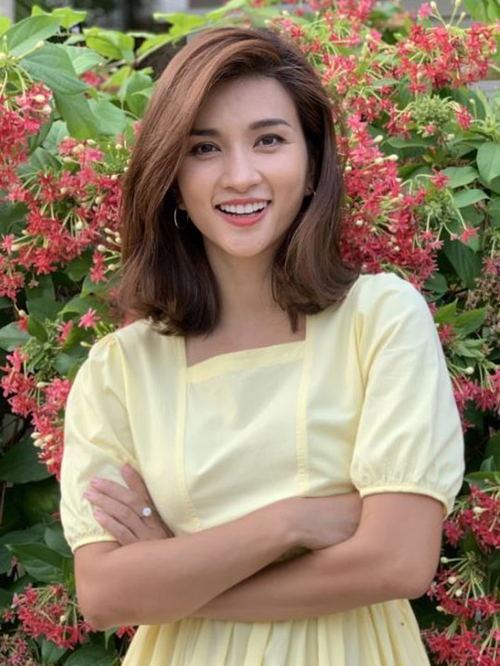 Kim Tuyến hào hứng khi mang nghề tay trái – livestream vào phim