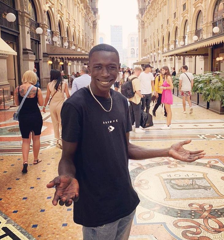 Khaby Lame là ai mà cả thế giới đang dõi theo?  - Ảnh 2.