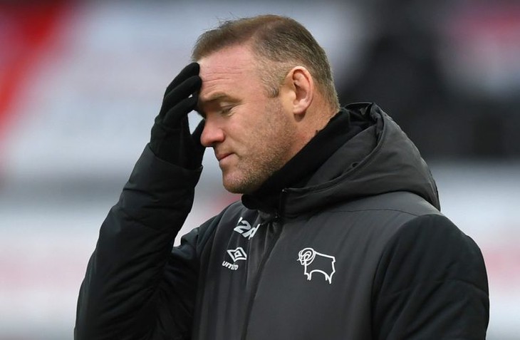 Wayne Rooney cosplay Mrs Doubtfire khi đi xem kịch - Ảnh 5.