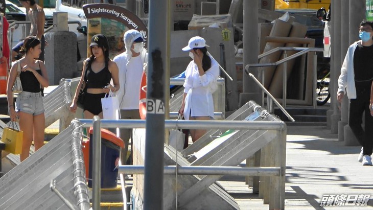 Châu Tinh Trì hẹn hò thí sinh Hoa hậu Hong Kong kém 42 tuổi