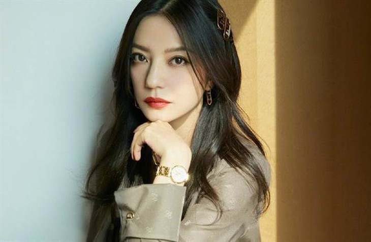 Triệu Vy bất ngờ ‘tái xuất’ trên Weibo