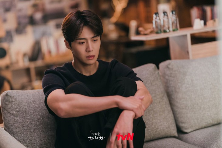 Bạn gái cũ Kim Seon Ho gỡ bài đăng, tiết lộ đôi bên hiểu lầm nhau