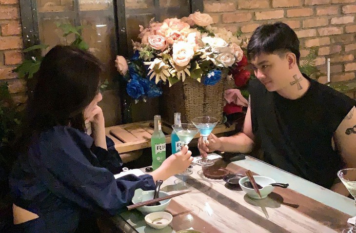 Hoài Lâm cập nhật trạng thái kết hôn, lộ diện luôn người mới