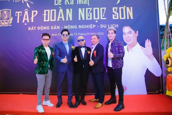 Ngọc Sơn xúc động kể về tuổi thơ khó khăn, phải đi bán thuốc lá dạo