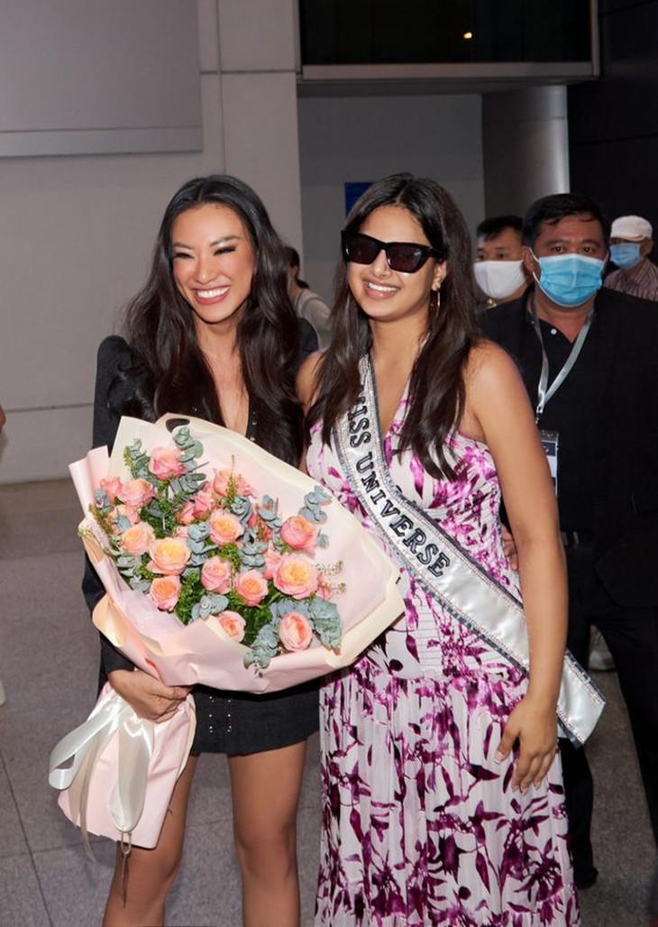 Hình ảnh đầu tiên của HH Hoàn vũ 2021 Harnaaz Sandhu tại Việt Nam