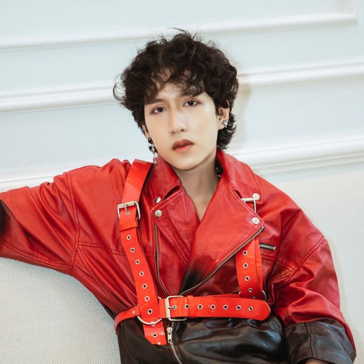 VP Bá Vương "chơi lớn", mời hẳn êkíp xịn mịn thế này làm MV