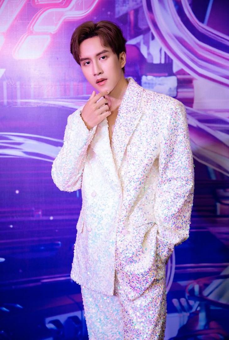 Yêu trên cung trăng, vật vã là phải rồi VP Bá Vương!