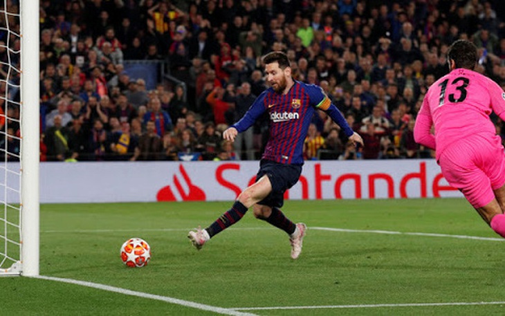 Lần đầu trong lịch sử Barca bán tên sân Nou Camp