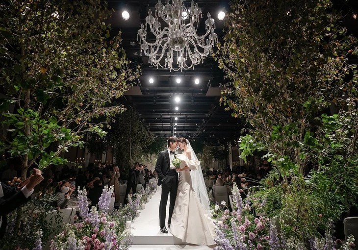 Ảnh cưới đẹp như mơ của luật sư 1000 won Nam Goong Min và Jin Ah Reum - Ảnh 1.