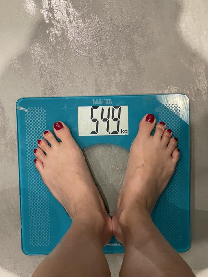 Tóc Tiên khoe vòng eo lên 68, mặt tròn xoe vì tăng cân - Ảnh 1.