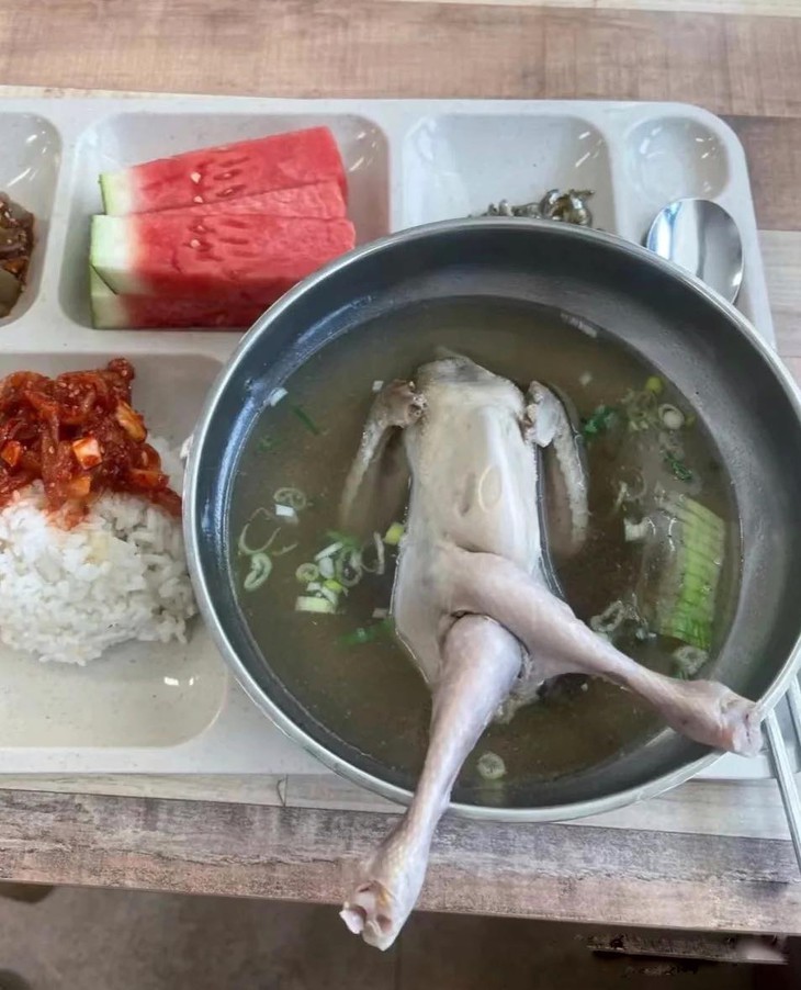 Ảnh vui: Chủ nhà nhắc khéo tài xế đậu ô tô chắn cửa cổng - Ảnh 4.