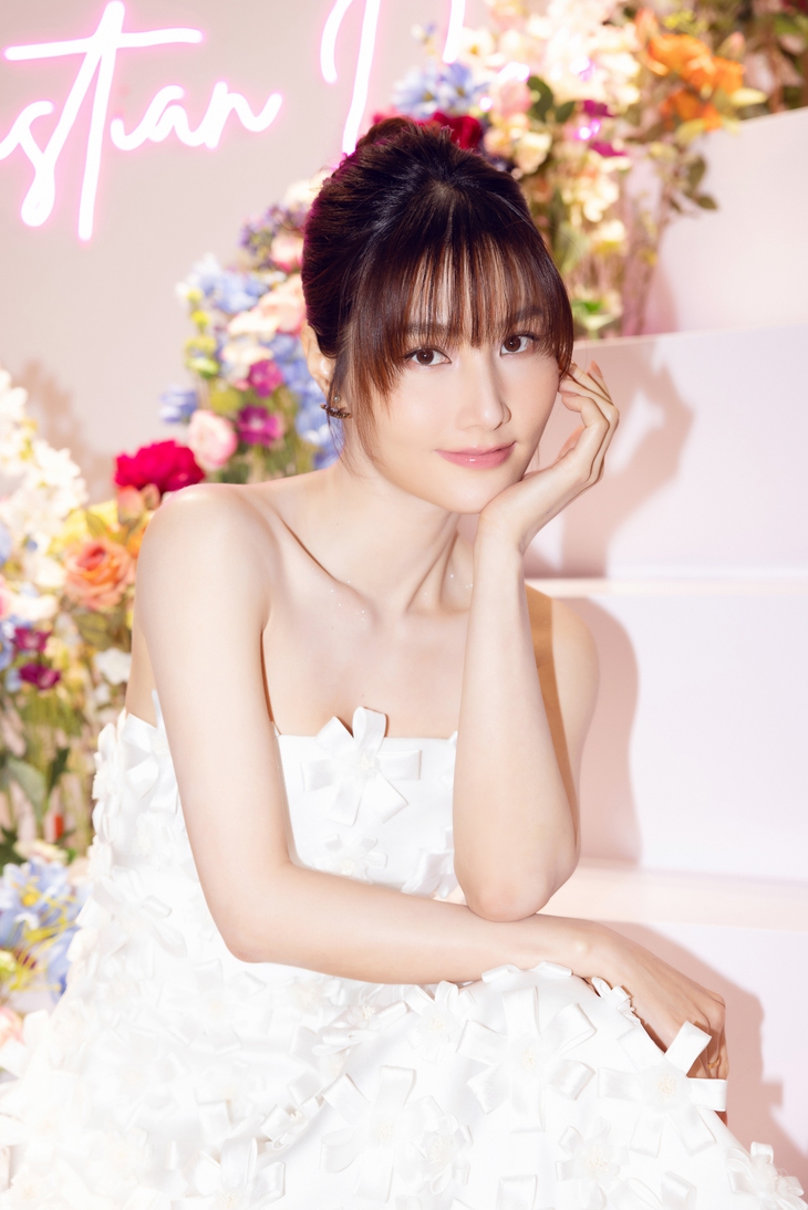 Nhã Phương, Diễm My 9X và Angela Phương Trinh đọ nhan sắc gây thương nhớ - Ảnh 3.