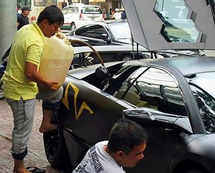 Muôn kiểu đổ xăng của người Việt (P2) - Ảnh 2.