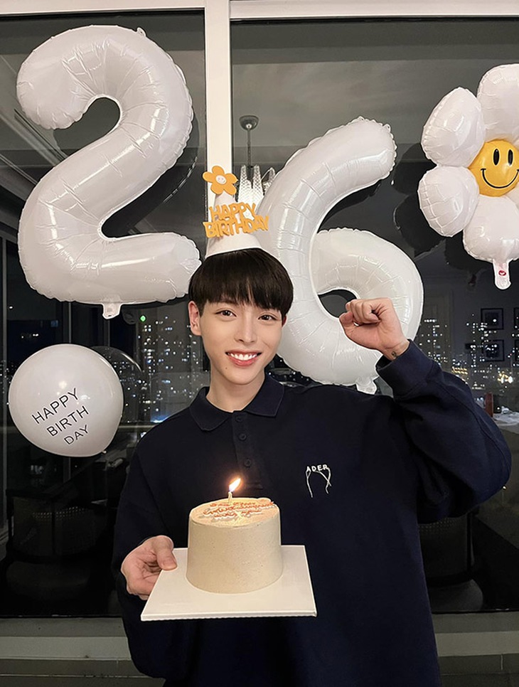 Ảnh vui sao Việt 16-10: Pha Lê tình cờ gặp Hoài Linh ở Thái Lan - Ảnh 4.