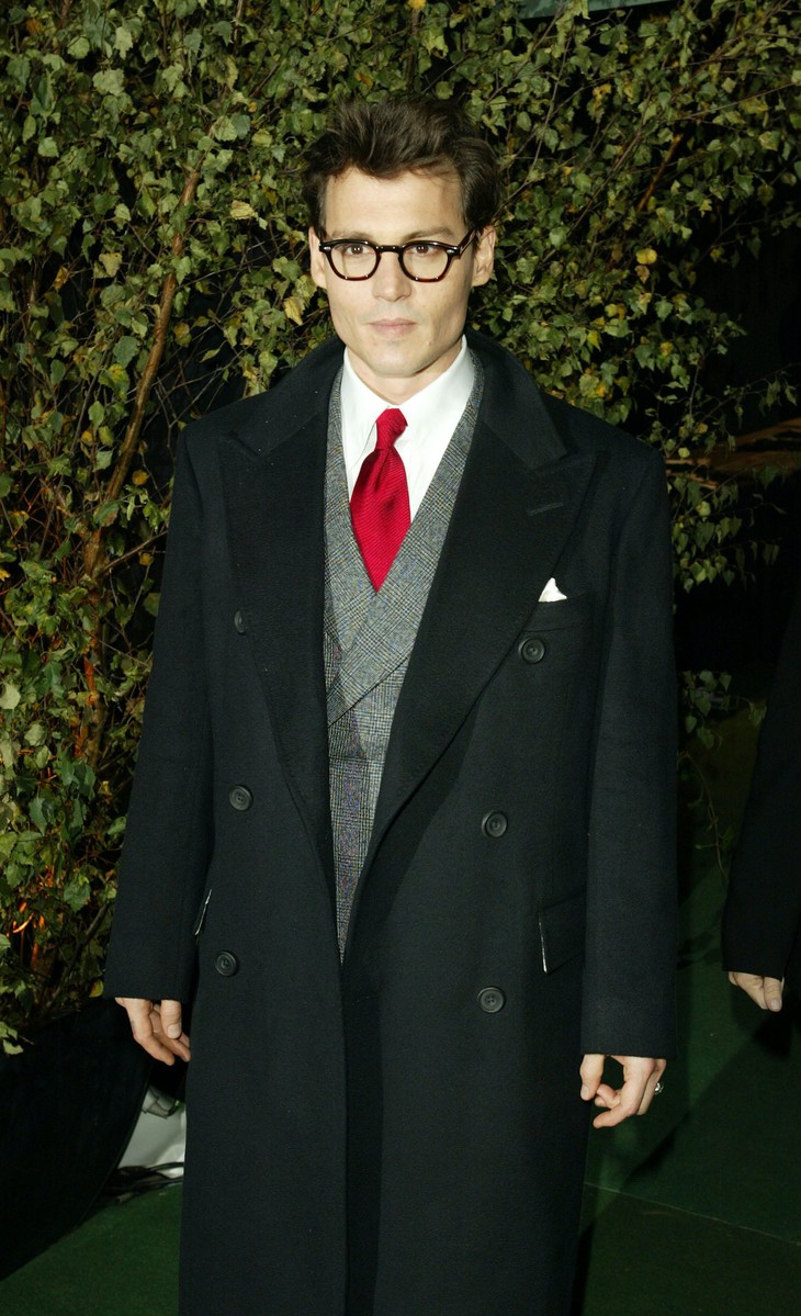 Khán giả cười nhạo với ngoại hình mày râu nhẵn nhụi của Johnny Depp - Ảnh 7.