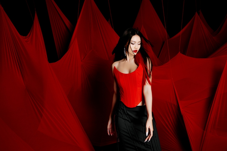 Mừng phim được top 1 phòng vé, Ninh Dương Lan Ngọc tặng quà khủng để tri ân khán giả - Ảnh 2.