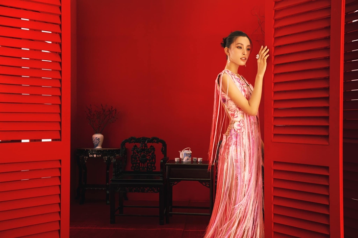 Tiểu Vy khoe vẻ đẹp rạng rỡ đậm chất Á Đông - Ảnh 3.