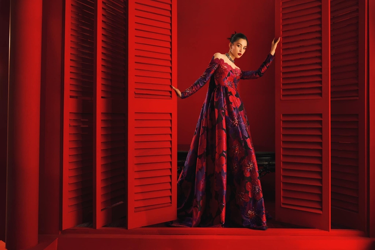 Tiểu Vy khoe vẻ đẹp rạng rỡ đậm chất Á Đông - Ảnh 11.