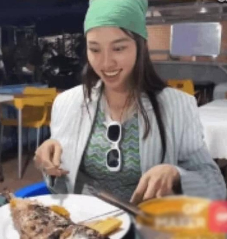 1.001 tư thế ăn quý tộc của hoa hậu Thùy Tiên - Ảnh 5.