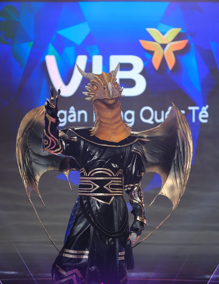 Hoàng Tử Rồng vừa cất giọng hát 3 câu bị Tóc Tiên đòi bẻ cánh vì quá lộ - Ảnh 1.