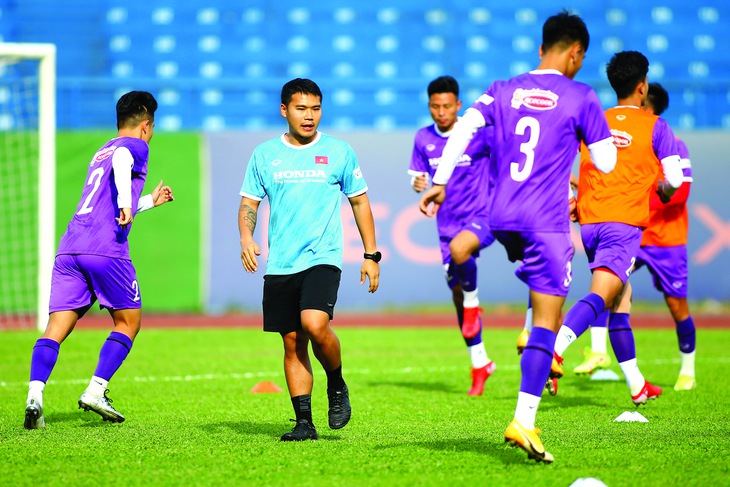 Lê Cao Cường: Gương mặt lạ của làng bóng Việt - Ảnh 1.